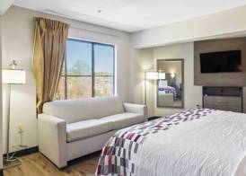 Red Roof Inn & Suites Fayetteville-Fort Bragg 5
