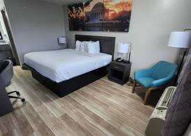 Days Inn by Wyndham Charleston WV 3