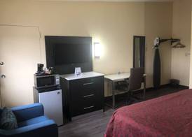 Days Inn by Wyndham Grove City Columbus South 5