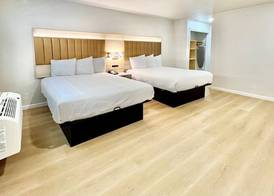 Nob Hill Motor Inn -Newly Updated Rooms! 4