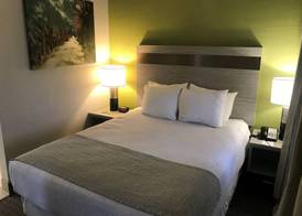 SureStay InnSuites Phoenix Hotel & Suites by Best Western 2