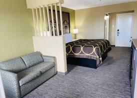 Super 8 by Wyndham New Iberia 4