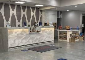 Ramada by Wyndham Hartford North - Bradley Airport 4