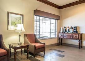 Quality Inn & Suites East Troy I-43 4