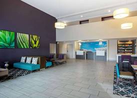 La Quinta Inn & Suites by Wyndham Las Vegas Nellis 3