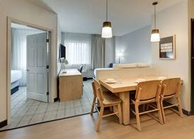 Sonesta Simply Suites Miami Airport Doral 4