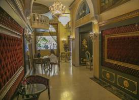 Queens Suite Hotel 4