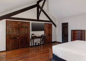 Chateau Hotel 5