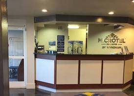 Microtel Inn & Suites by Wyndham Bremen 2