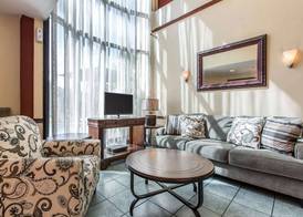 Econo Lodge Inn & Suites Riverside - Corona 3