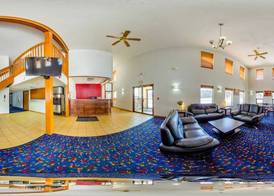 Econo Lodge Inn & Suites Wisconsin Dells 4
