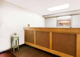 Days Inn by Wyndham Cedar Falls- University Plaza 2