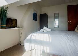 WoodHus Lodge Lovely Specious Room 5 3