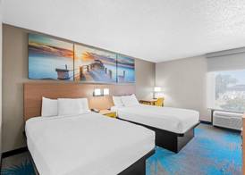 Days Inn & Suites by Wyndham Cedar Rapids 5