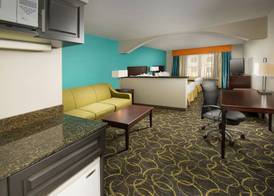 Holiday Inn Express & Suites DFW AIRPORT - GRAPEVINE by IHG 3
