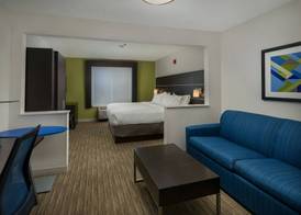 Holiday Inn Express & Suites LAWRENCE by IHG 4