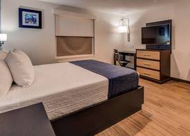 SureStay Plus Hotel by Best Western Humble 4