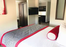 Ramada by Wyndham Suites Orlando Airport 4