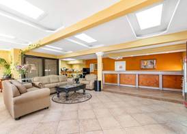 Econo Lodge Del Rio 2