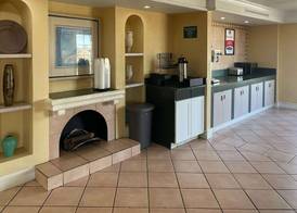 Econo Lodge Kalamazoo near Wings Stadium 3