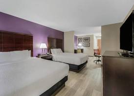La Quinta Inn & Suites by Wyndham Louisville East 5