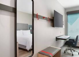 avid hotels - Orlando International Airport by IHG 2