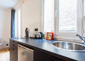 Cozy Studio in the Heart of Paris 4