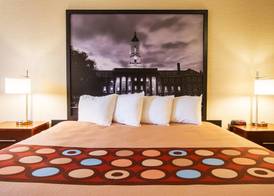 Super 8 by Wyndham State College 3