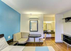 Motel 6-Dickson, TN 4