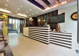 Hotel Taksh Inn 4