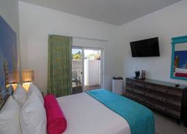 Carousel Beach Inn 5