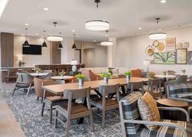 La Quinta Inn and Suites by Wyndham Lincoln 4