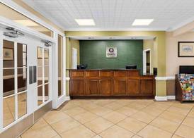 Quality Inn Fayetteville Near Historic Downtown Square 2