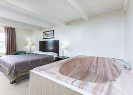 Super 8 by Wyndham Beaver Falls 4