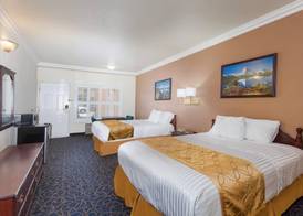 Days Inn & Suites by Wyndham South Gate 4