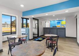 Days Inn by Wyndham Ocean Springs 3