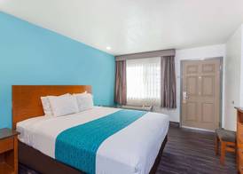 Howard Johnson by Wyndham National City/San Diego South 5