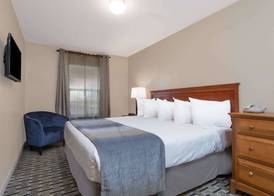 Days Inn & Suites by Wyndham Sellersburg 5