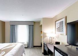 Quality Inn & Suites Roanoke - Fort Worth North 5