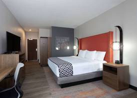 La Quinta Inn & Suites by Wyndham Pflugerville 5