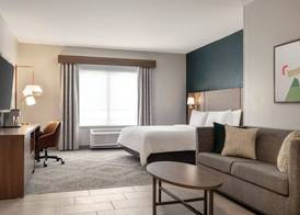 Holiday Inn & Suites Commerce City - Denver Airport by IHG 3
