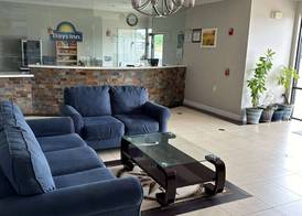 Days Inn by Wyndham Humble/Houston Intercontinental Airport 5