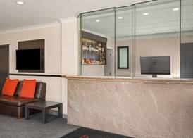 Ramada by Wyndham Laval 5