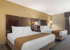 Best Western Plus Plaza by the Green 5