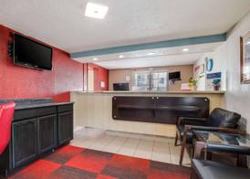 Econo Lodge Inn and Suites 2