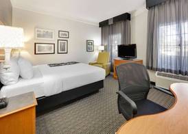 La Quinta by Wyndham Dallas - Addison Galleria 5
