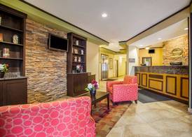 Suburban Studios Cedar Falls 4