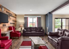 Ramada by Wyndham San Antonio Near SeaWorld - Lackland AFB 4