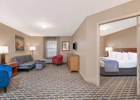 Days Inn & Suites by Wyndham Sellersburg 4