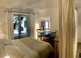 La Maison des Vendangeurs - TABLE D'HÔTES le soir du jeudi au dimanche- Jacuzzi - Balnéo SPA - ACCES PISCINE pour toutes les chambres sauf STUDIO COQUET- Piscine de mai à mi-octobre 2